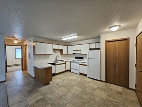 4330 10th Ave S. Fargo ND in Fargo, ND - Building Photo - Building Photo