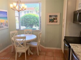 100 L'Ambiance Cir in Naples, FL - Building Photo