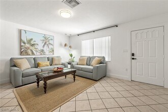 742 111th Ave N in Naples, FL - Building Photo - Building Photo