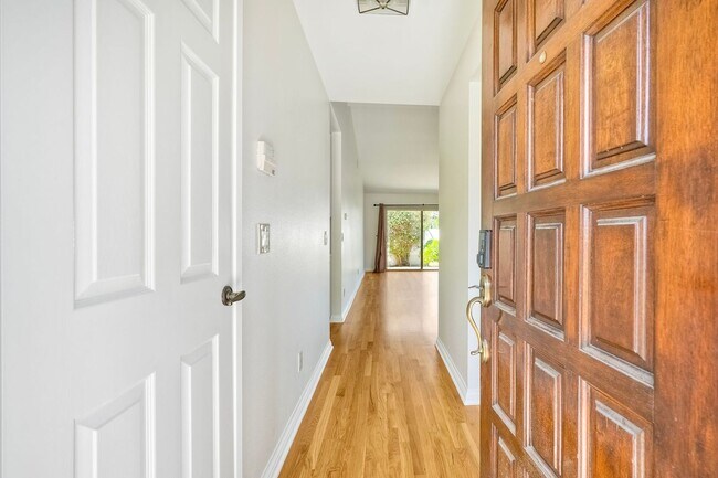 6941 Batiquitos Dr in Carlsbad, CA - Building Photo - Building Photo