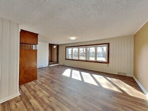 2910 Louisiana Ave N in Minneapolis, MN - Foto de edificio - Building Photo