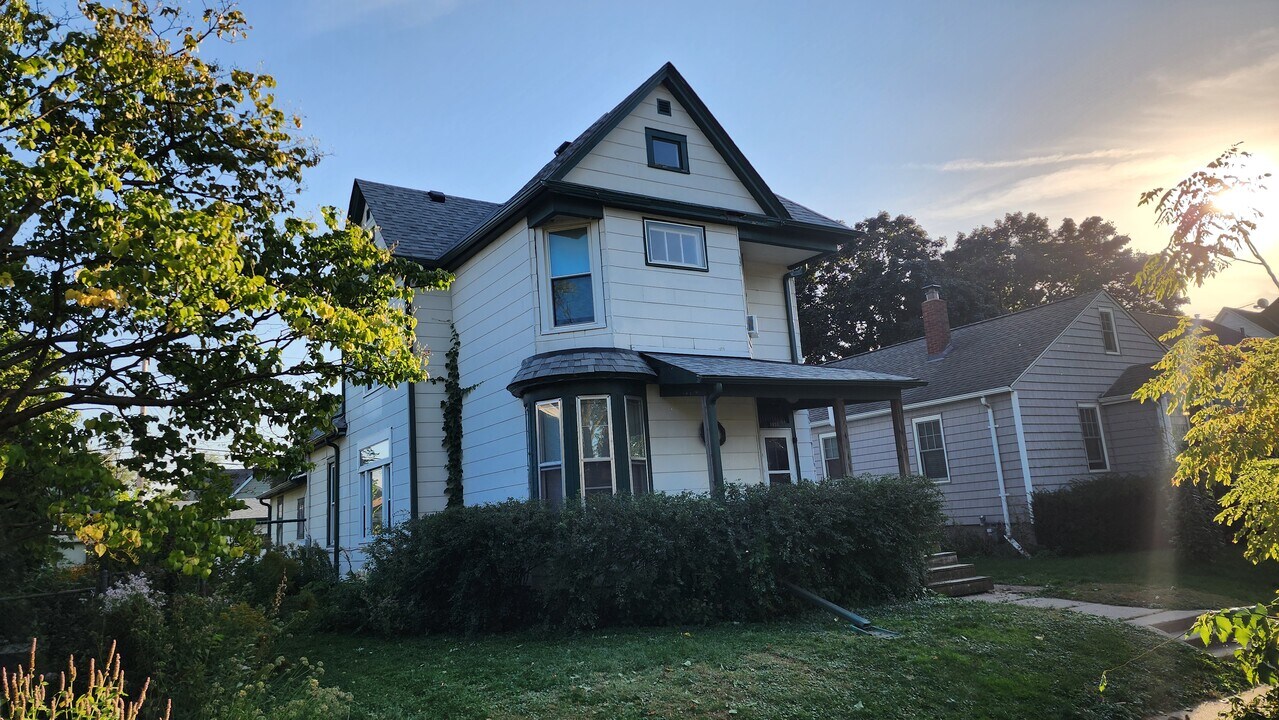 1410 Breda Ave, Unit 1 in St. Paul, MN - Building Photo