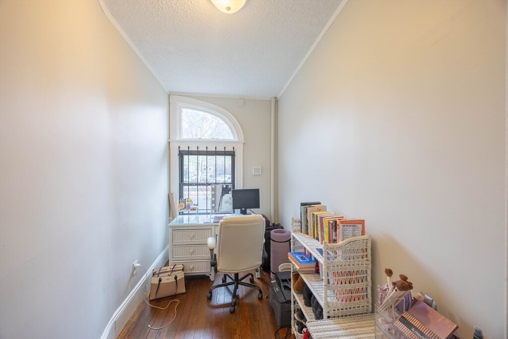 1859 Beacon St, Unit 2 in Brookline, MA - Building Photo