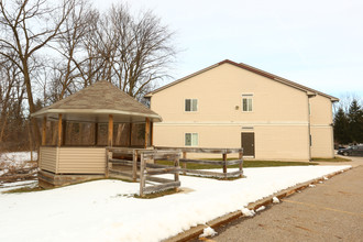 Independence Square Apartments in Lansing, MI - Foto de edificio - Building Photo