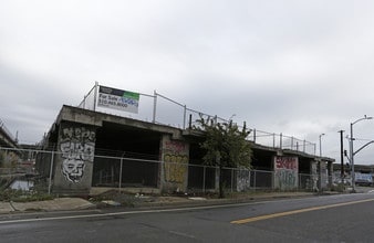 Red Star Apartments in Oakland, CA - Building Photo - Building Photo