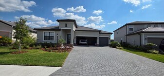 15254 Sea Salt Wy in Bradenton, FL - Building Photo