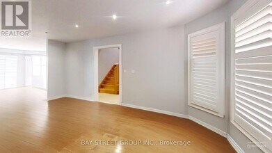 98 Royalpark Way in Vaughan, ON - Building Photo - Building Photo