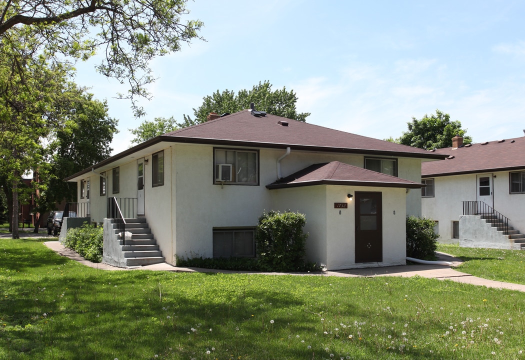 1732 Roliins Ave SE in Minneapolis, MN - Foto de edificio