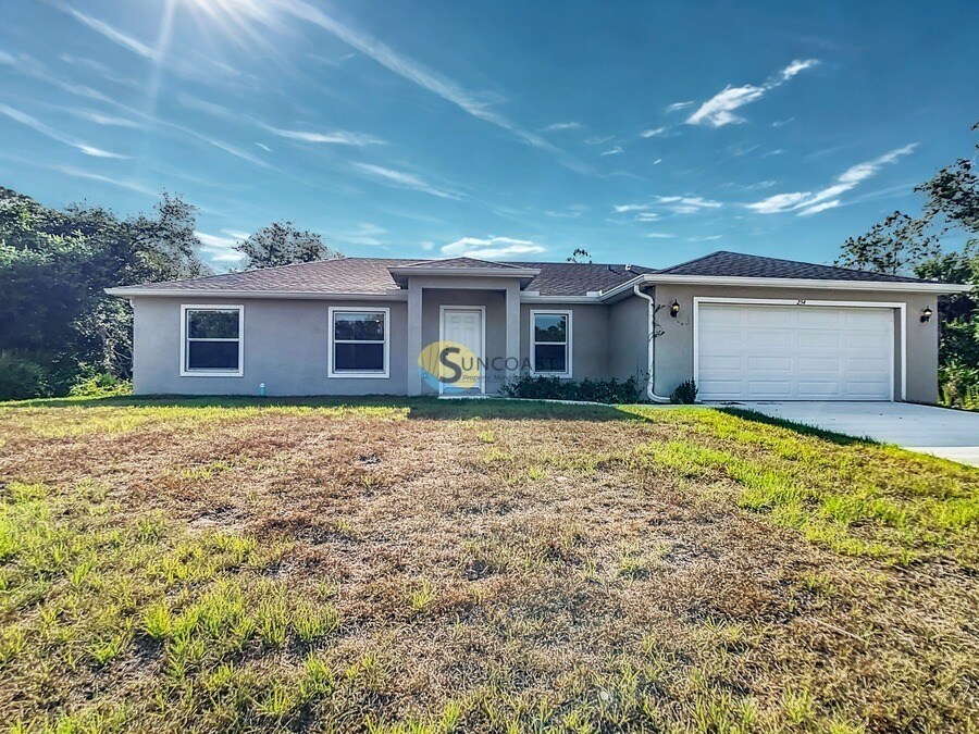 254 Biscayne Dr in Port Charlotte, FL - Building Photo