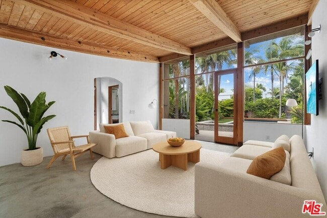524 Altair Pl in Los Angeles, CA - Building Photo - Building Photo