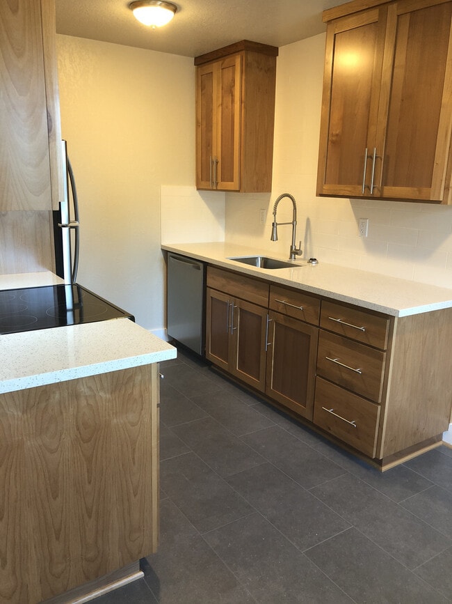 1603 SE Taggart St in Portland, OR - Building Photo - Building Photo