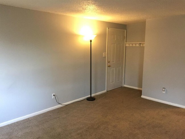 9242 Hickory St-Unit -B in Norfolk, VA - Building Photo - Building Photo