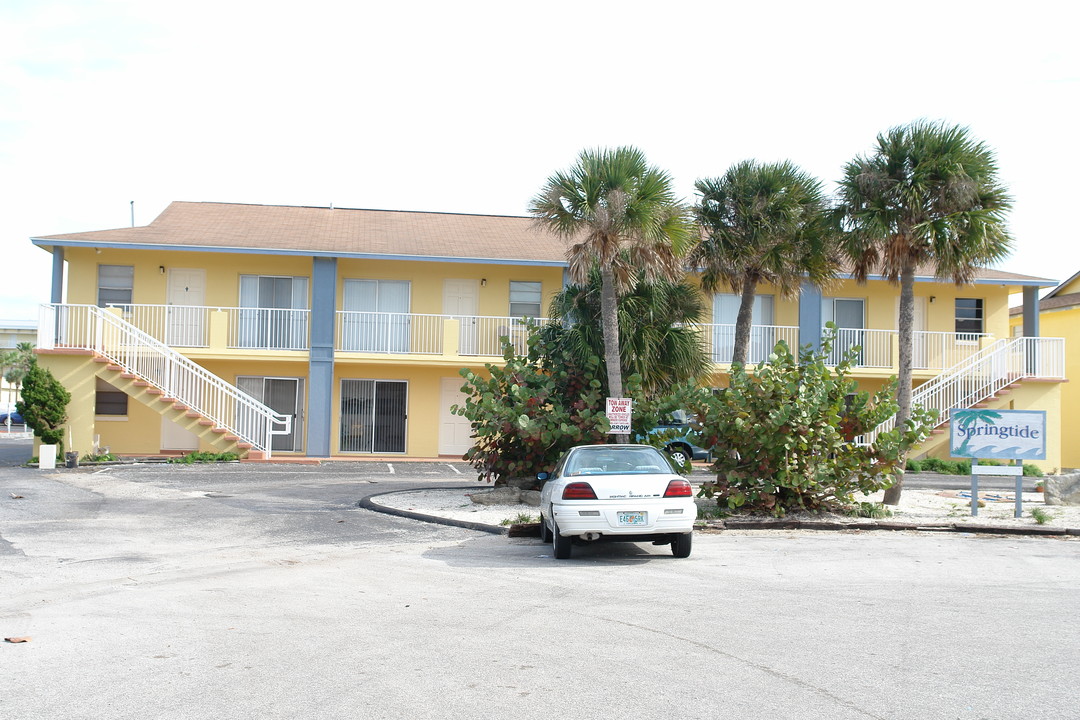 428-439 Auburn Dr in Daytona Beach, FL - Foto de edificio