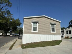9704 Polak Dr in Tampa, FL - Building Photo