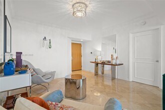 21055 Yacht Club Dr in Aventura, FL - Building Photo - Building Photo