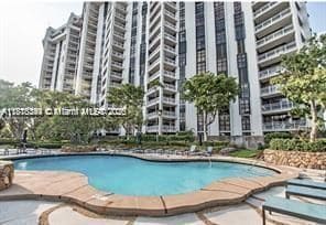 2000 Towerside Terrace in Miami, FL - Building Photo