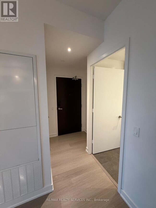 448 Burnhamthorpe Rd W in Mississauga, ON - Building Photo - Building Photo