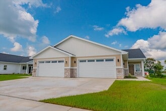 1430 Palm Grass Way in Stoughton, WI - Building Photo - Building Photo