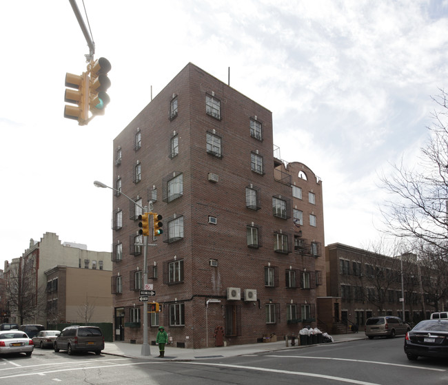 864 Driggs Ave in Brooklyn, NY - Building Photo - Building Photo