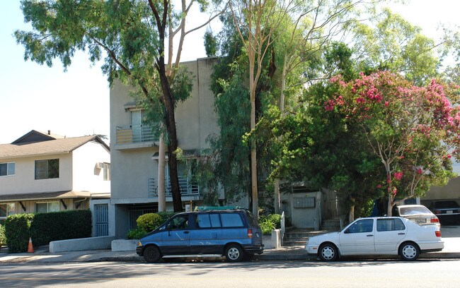 4356 Colfax Ave in Studio City, CA - Foto de edificio - Building Photo