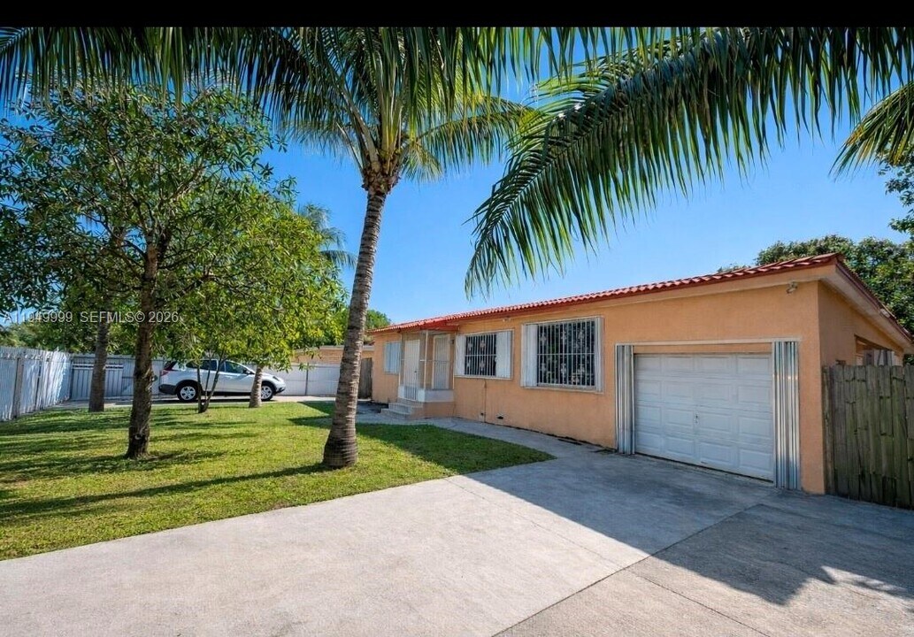 576 NW 147th St in Miami, FL - Building Photo