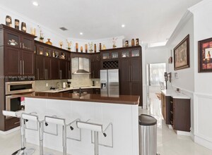 16601 SW 87th Ct in Palmetto Bay, FL - Building Photo - Building Photo