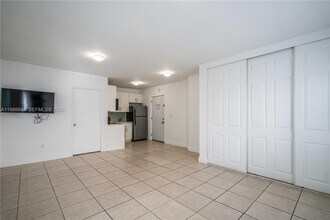 6971 Carlyle Ave in Miami Beach, FL - Building Photo - Building Photo
