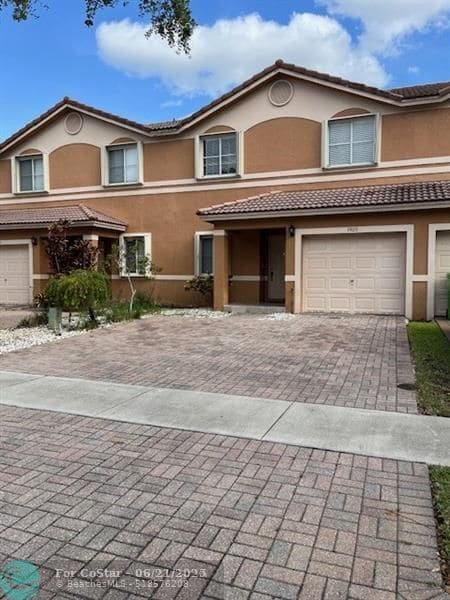9920 NW 19th Pl in Sunrise, FL - Building Photo - Building Photo