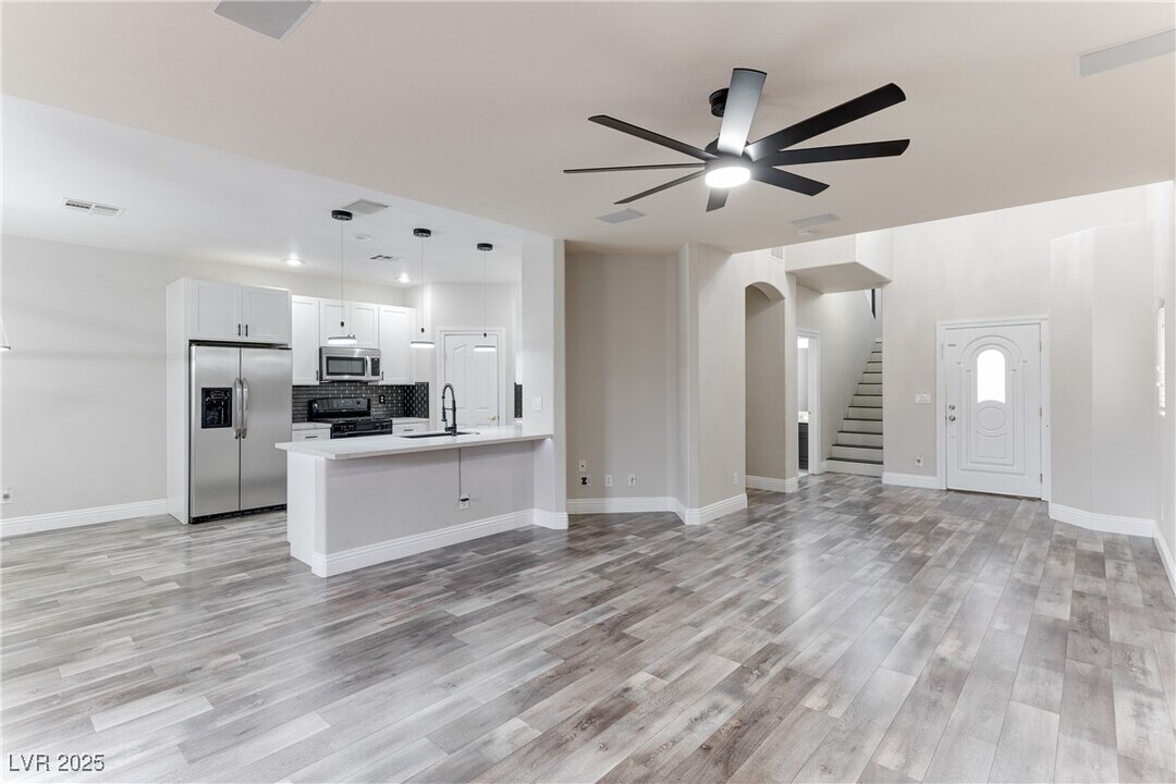 8807 Red Fox Dr in Las Vegas, NV - Building Photo