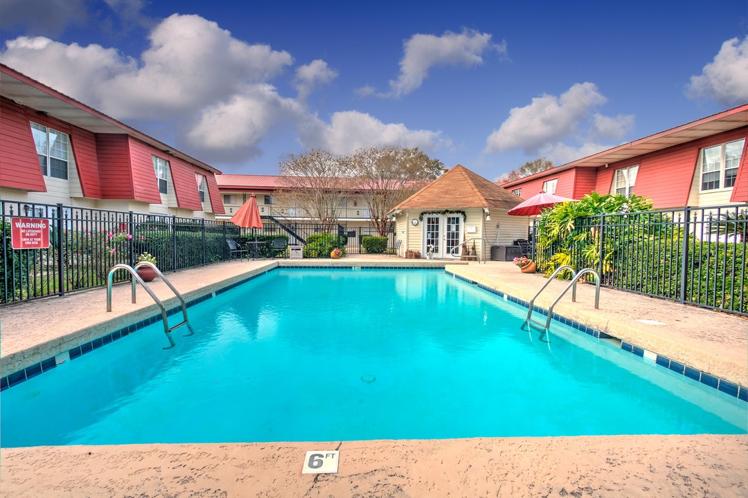 Chateau Tourraine Apartments in Pascagoula, MS - Foto de edificio