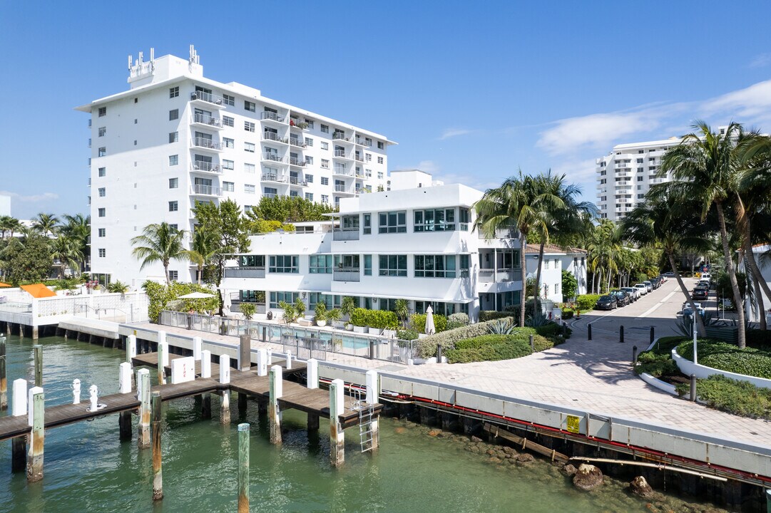 Bay-Front Apartment Complex in Miami Beach, FL - Building Photo