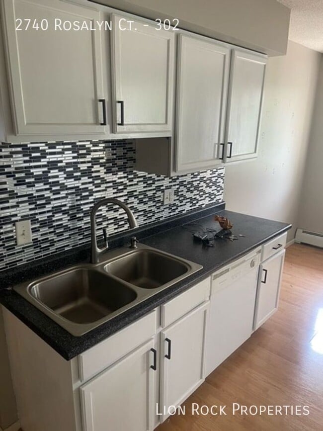 property at 2740 Rosalyn Ct