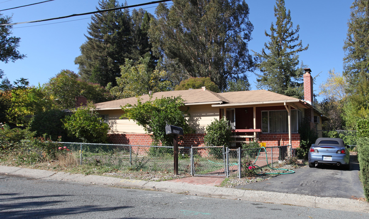 3760 Mosswood Dr in Lafayette, CA - Building Photo