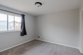 215 Lausanne Ave in Daly City, CA - Building Photo - Building Photo