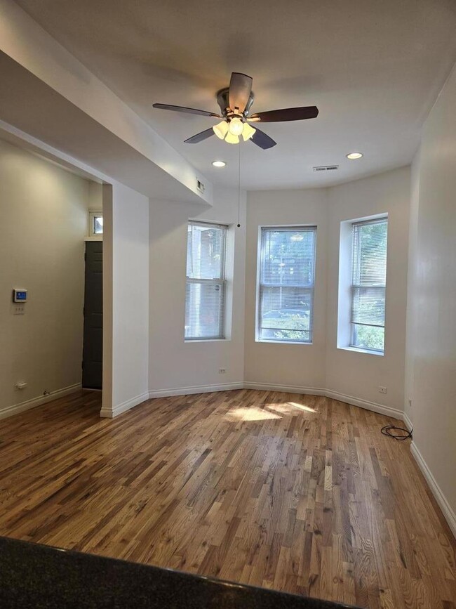 1934 N HOYNE Ave in Chicago, IL - Building Photo - Building Photo