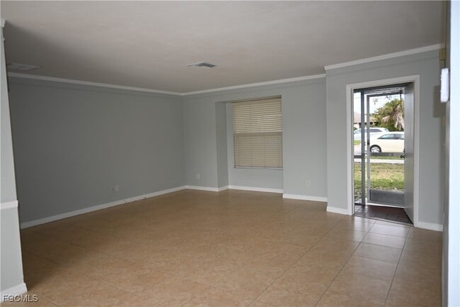 2324 Country Club Blvd in Cape Coral, FL - Building Photo - Building Photo