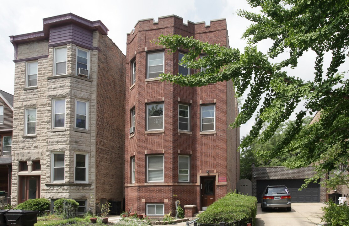 5464 S Ridgewood Ct in Chicago, IL - Building Photo