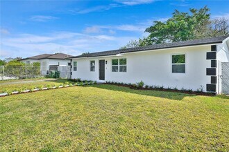 439 SW 17th Terrace in Homestead, FL - Building Photo - Building Photo