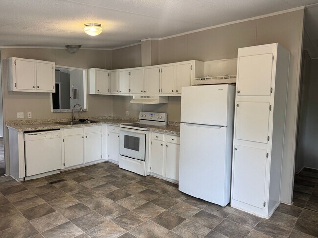 5525 Mimosa St in Crestview, FL - Building Photo - Building Photo
