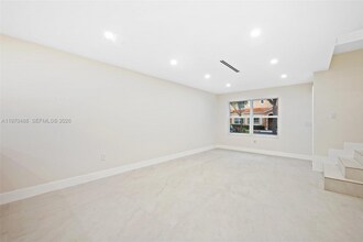 8511 NW 141st Ter, Unit 5 in Miami Lakes, FL - Building Photo - Building Photo