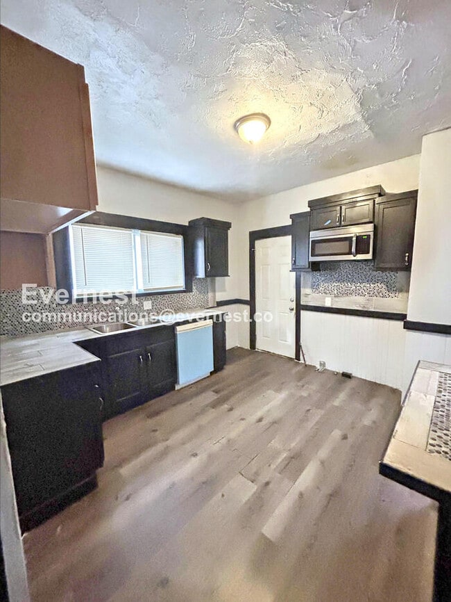 10911 Hathaway Ave in Cleveland, OH - Building Photo - Building Photo