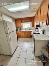 **Rooms Available Less Than 1 Block From Campus** in Hamilton, ON - Building Photo - Building Photo