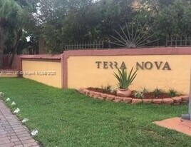 10843 NW 7th St in Miami, FL - Building Photo