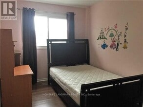 940 Hampstead Ct in Mississauga, ON - Building Photo - Building Photo