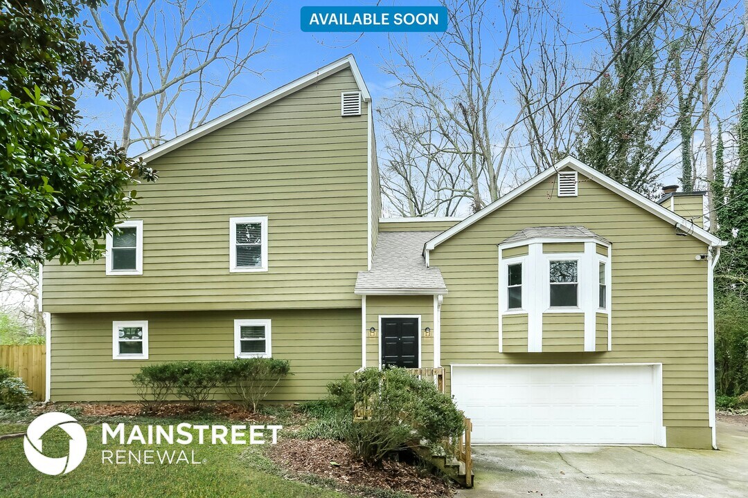 52 Debonaire Dr NW in Marietta, GA - Building Photo
