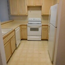 1850 Blossom Ave in Fairfield, CA - Foto de edificio - Building Photo