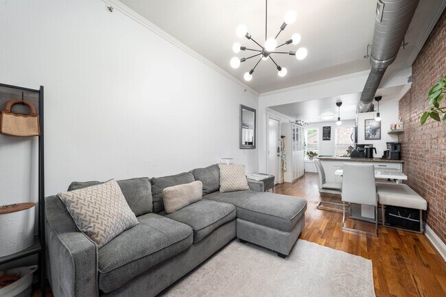 208 6th St in Jersey City, NJ - Building Photo - Building Photo