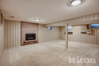 13408 Colfax Ave S in Burnsville, MN - Foto de edificio - Building Photo