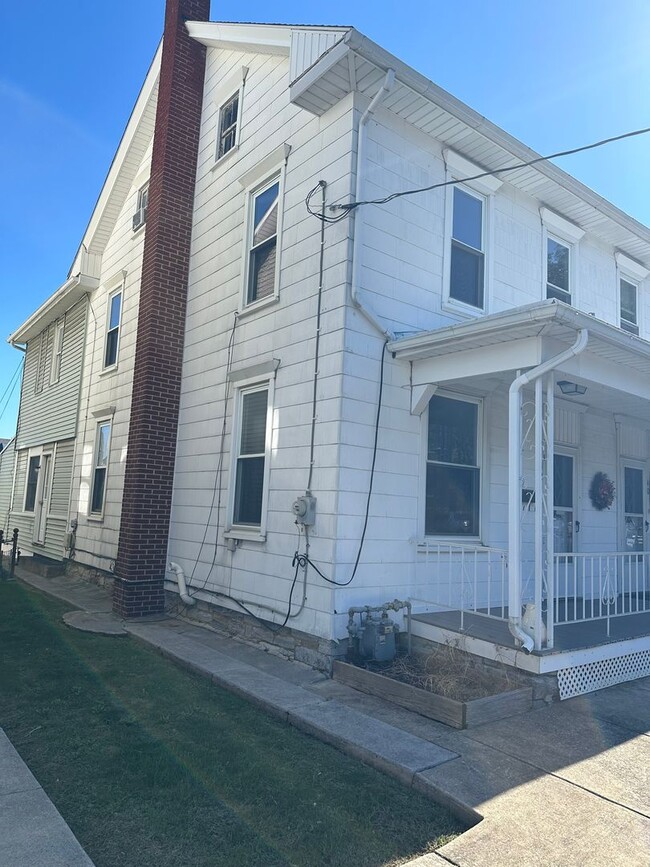 42 N Chestnut St in Palmyra, PA - Building Photo - Building Photo