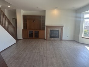 7625 NE 201st Pl in Kenmore, WA - Building Photo - Building Photo
